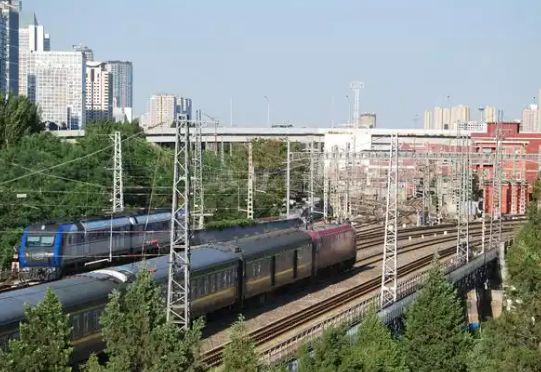 2025年铁路投资或破9000亿元